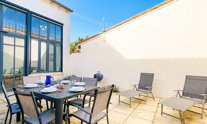 La Couarde-sur-Mer House | Prime Oceanview House Steps from Village Center, Rated 10/10