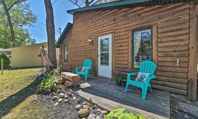 Prudenville House | Relaxing Houghton Lake Cottage with Hot Tub & Pet-Friendly