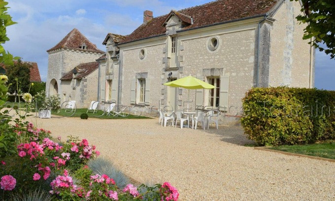 Parcay-sur-Vienne Cottage | Spacious Gite Parçay-sur-Vienne with Spa & Family Amenities