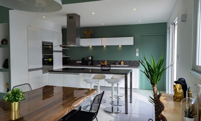 Le Conquet House | Ideal Retreat Steps from the Sea with Ocean Views