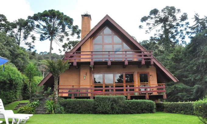 Campos do Jordao Cottage | Cozy Retreat in Campos do Jordão with Tennis Court & Pool
