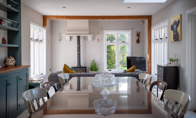 Watergrasshill House | Ideal House Near Cork City with Breakfast & Family Friendly