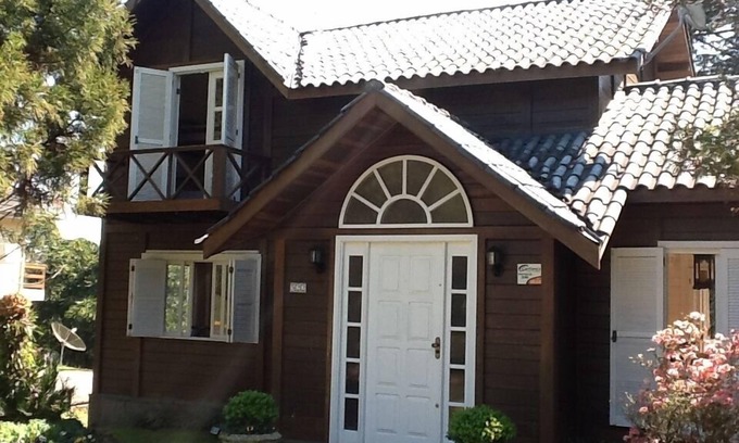 Floresta House | Pet-Friendly Family Retreat with Ocean Views & High Ratings