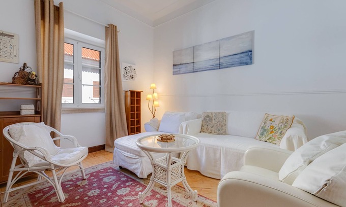 Se House | Cozy Downtown Faro Getaway for 6 with Spa & Breakfast
