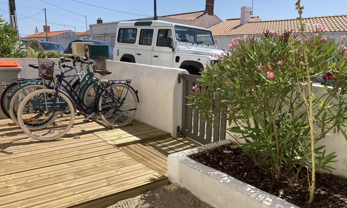Noirmoutier-en-l'Ile Villa | Stunning House Steps from Beaches and Port of l'Herbaudière