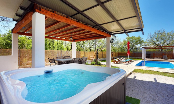 Sestanovac House | Inviting House for 8 with Private Pool & Hot Tub