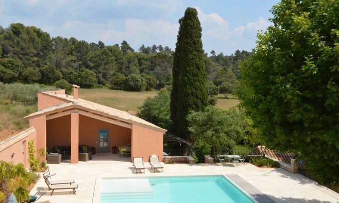 Est House | Serene Retreat with Private Pool in 8ha Park, Near Aix