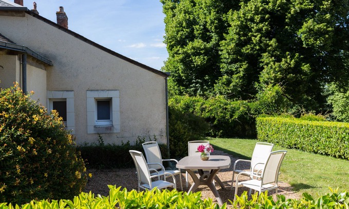 Roeze-sur-Sarthe House | Charming Castle Retreat with Breakfast & Kids' Amenities