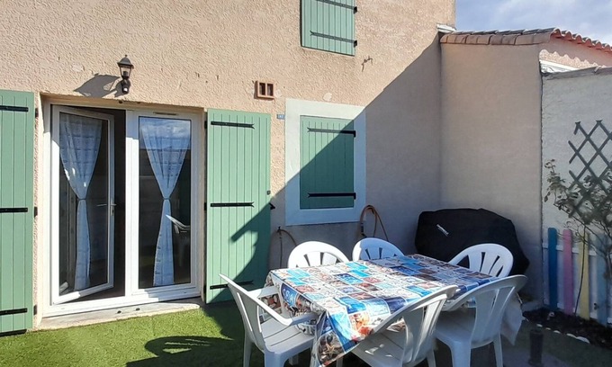 Vic-la-Gardiole House | Cozy House with Oceanfront Pool in Vic La Gardiole