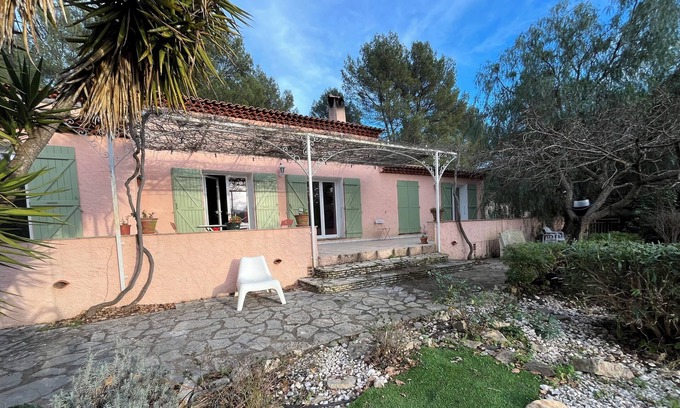 Sollies-Toucas House | Charming house in a bucolic setting surrounded by lush vegetation