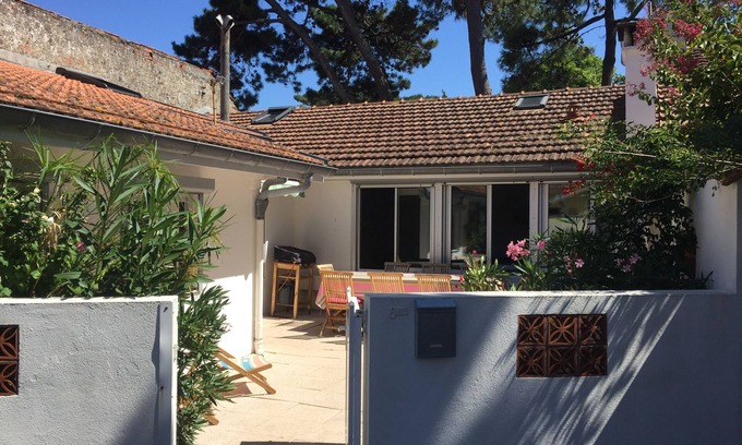 Soulac-sur-Mer House | Prime Location House with Pool and Ocean Views