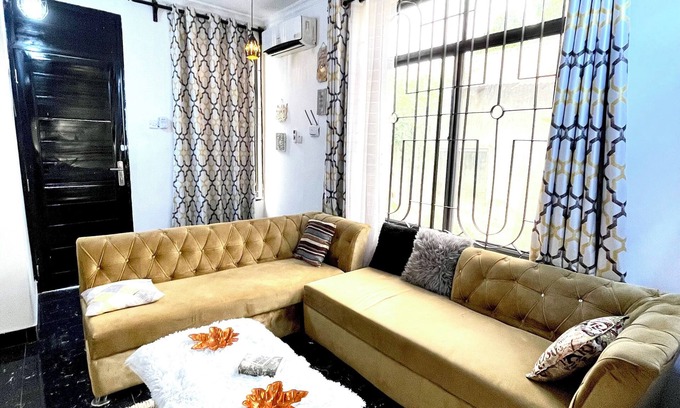 Dar es Salaam House | Charming house in Dar es Salaam with AC, WiFi, securitycamera, hot water,