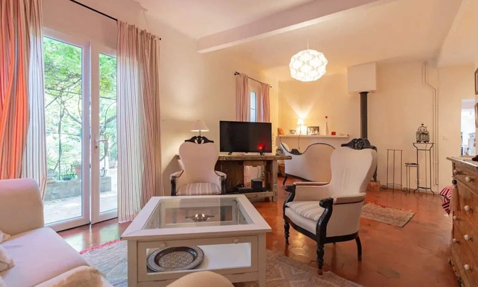 Toulon House | Charming house in a quiet location for a family holiday.