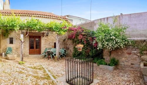 Anora House | Welcoming Anora House with Garden for Families and Pets