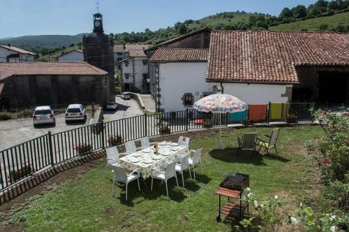 Baraibar House | Comfortable 5-Bedroom Retreat with Garden & Wi-Fi in Baraibar