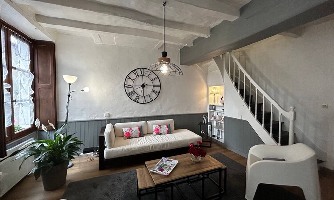 Barrou House | Charming House in Barrou: 2 Bedrooms, WiFi, Pet-Friendly, Near La Roche-Posay & Futuroscope