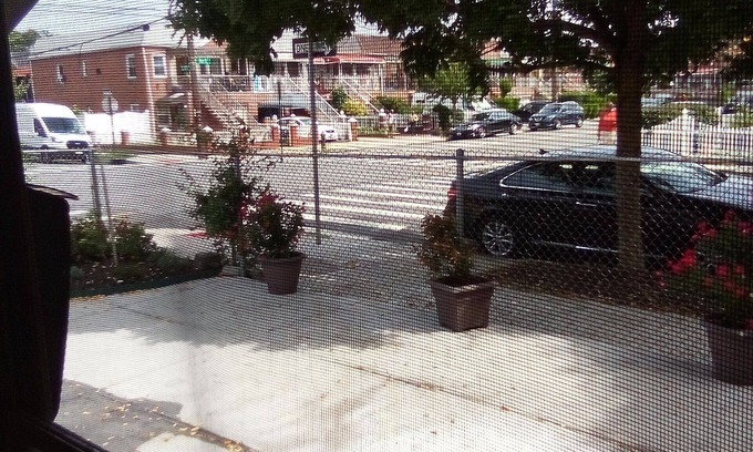 Canarsie House | Charming house in Brooklyn with WiFi, AC for up to three people in living room