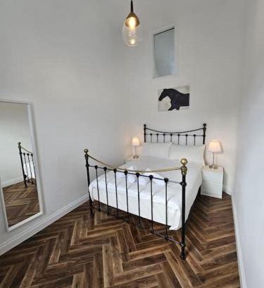 Broadstone Apartment | Cozy House in City Centre with Great Guest Reviews