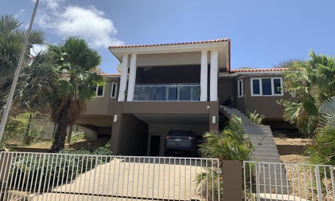 Sun Valley House | Pet-Friendly House in Curacao with Exceptional 10/10 Rating