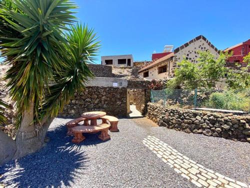 Isora House | Inviting House in Isora with Breathtaking Mountain Views
