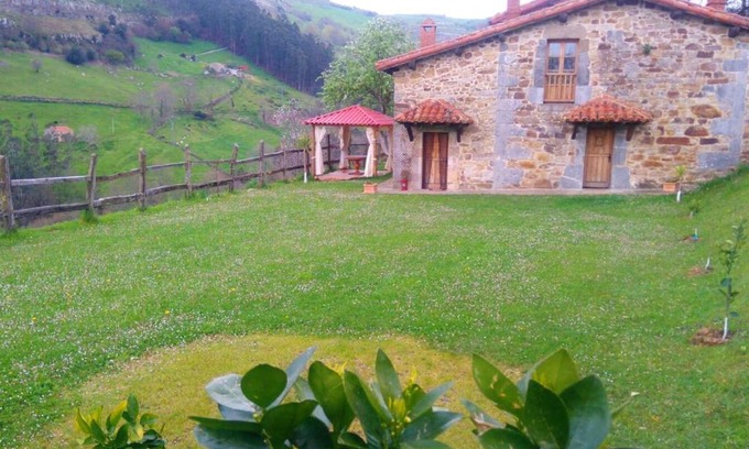 Riotuerto House | Pet-Friendly Retreat in La Cavada with Relaxing Jacuzzi