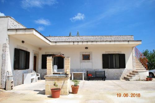 Locorotondo House | Idyllic House in Locorotondo with Enclosed Garden Oasis