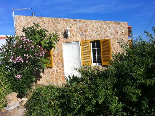 Serra da Pescaria House | Discover a Cozy 2-Bedroom House with Terrace Near Nazare