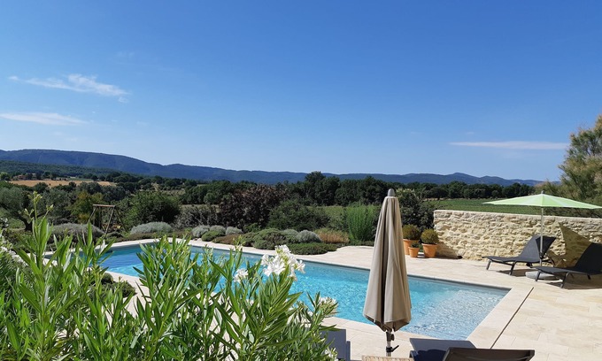 Forcalquier House | Inviting House in Provence with Pool and Scenic Lake Views