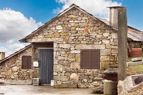 Montalegre House | Inviting House with Mountain Views in Paredes do Rio