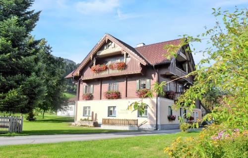 Michaelerberg-Pruggern House | Perfect 5-Bedroom Retreat with Garden & Wifi Near Slopes