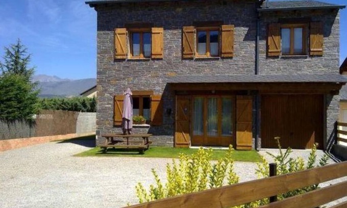 Err House | Beautiful House in Pyrenees with Pool and Spa Amenities