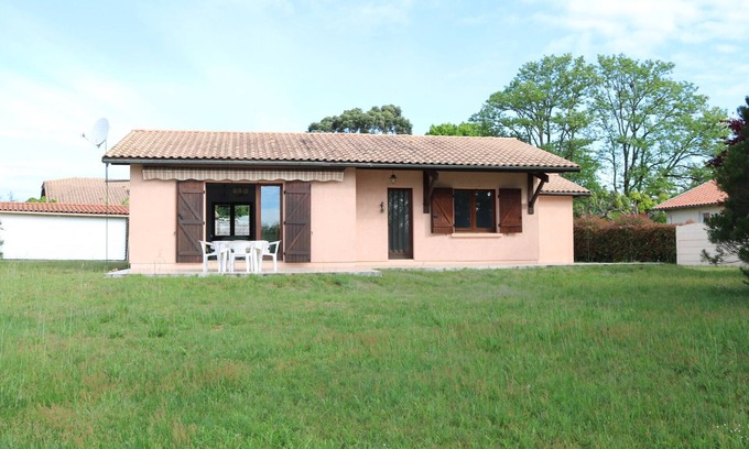 Sanguinet House | Convenient Villa Sanguinet: 2 Bedrooms for Your Getaway