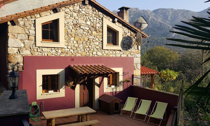 Prado House | Cozy House in Ribadesella: Ocean View & Spa Amenities