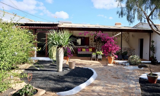 Triquivijate Apartment | Relax in Triquivijate: Pool, Mini Golf & BBQ Delight