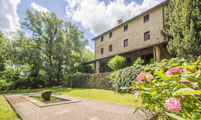 Umbertide House | Discover Belvilla by OYO Casa Tettoia with Pool & Kitchen