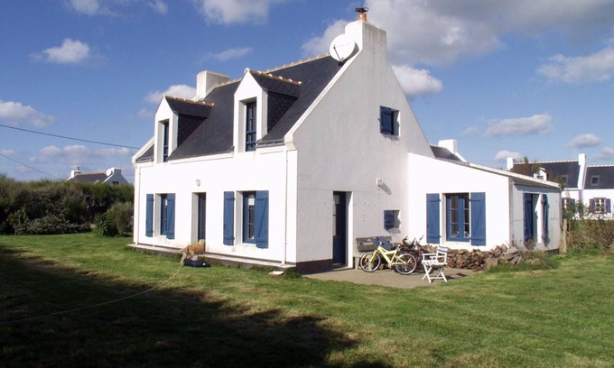 Sauzon House | Villa Sauzon: 4 Bedrooms, Spa & Family-Friendly Retreat