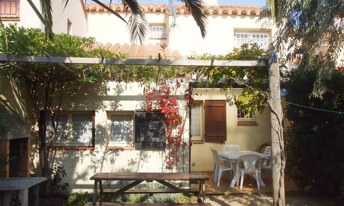 Le Barcares House | Serene Peninsula Retreat Near Marine Lake with Pool & Spa