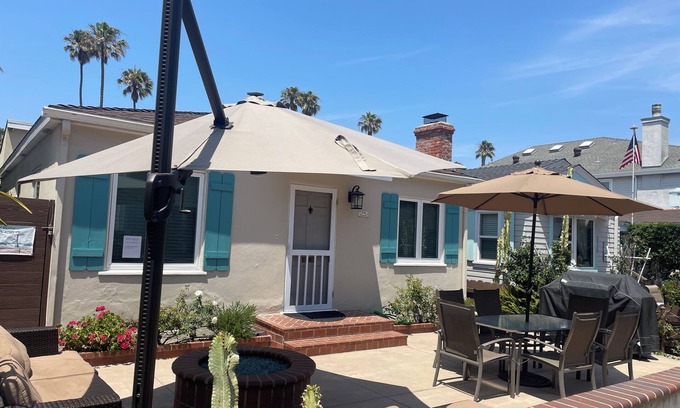South Mission Beach House | Tranquil House with Ocean View on Mission Bay Court