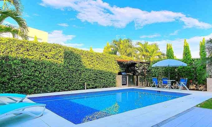 Ricaurte House | Private Pool House with Air Conditioning & Free Wi-Fi
