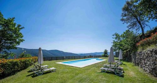 Mondim de Basto House | Delightful One Bedroom House with Pool and Terrace Retreat