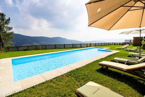 Mondim de Basto House | Relaxing 2-Bedroom House with Pool and Garden in Vilar de Ferreiros