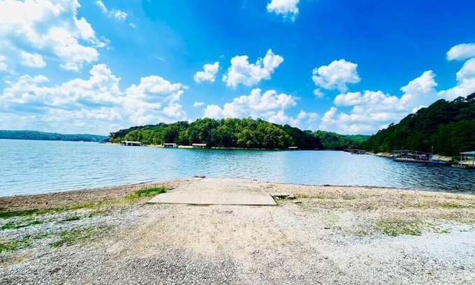 Beaver Shores House | Beaver Lake Getaway: Scenic Views and Beach Access Awaits