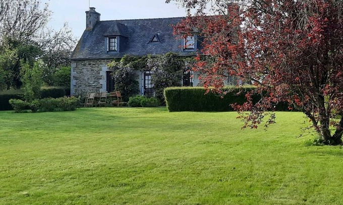 Hengoat Cottage | Inviting House with Gorgeous Garden Near the Beach