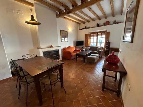 Alajar House | Family-Friendly 2-Bedroom House with Terrace in Alajar