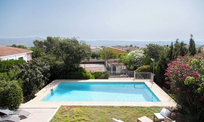 Catadau Villa | Exclusive Retreat with Private Tennis Court and Pool