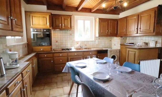 Allanche Cottage | Cozy Gite Allanche: Ideal for Families and Pet Lovers