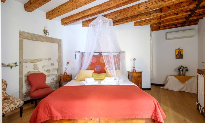 San Polo Apartment | Idyllic Venice Retreat with Private Terrace and Pool