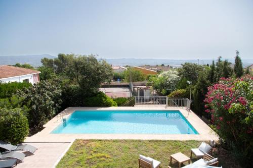 Catadau Villa | Charming House with Private Tennis Court and Pool Escape