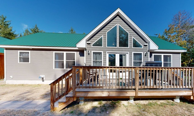 Brownfield House | Charming House with Cozy Living Spaces and Outdoor BBQ Deck