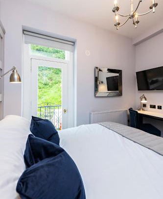 Sutton Cross Apartment | Charming Howth Marina Retreat